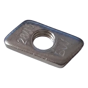 Insert filetée M8 type 28/15 en acier inoxydable A2 pour profilés de montage PV